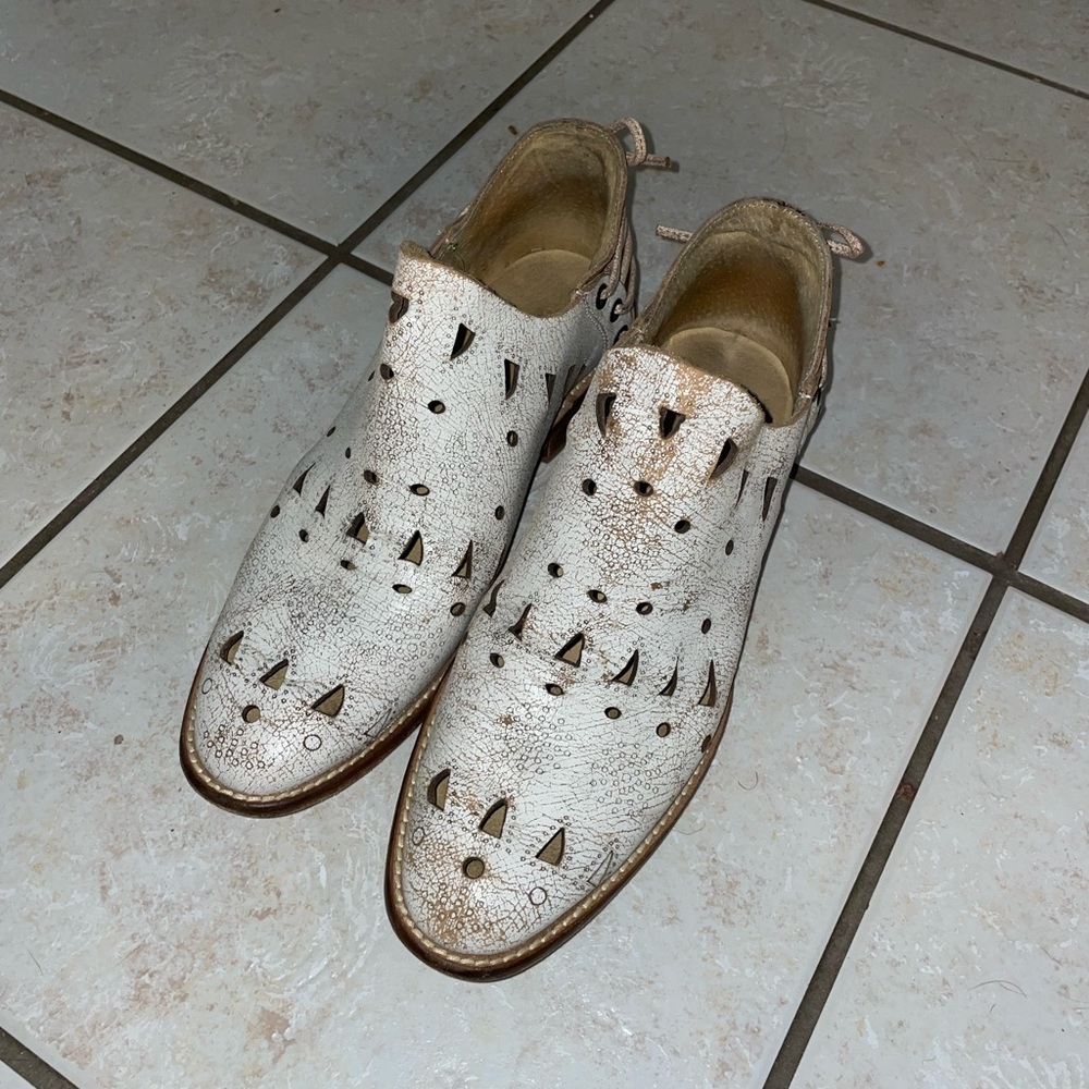 Distressed Anthropologie Ankle Boots : size 9